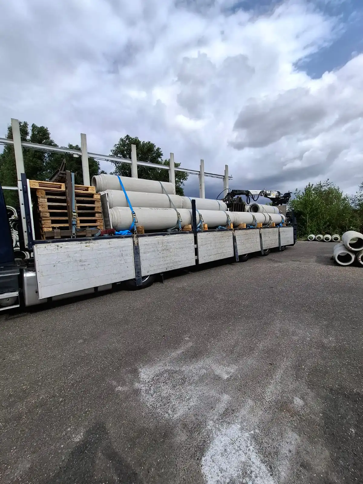 Betonputten en betonbuizen transport