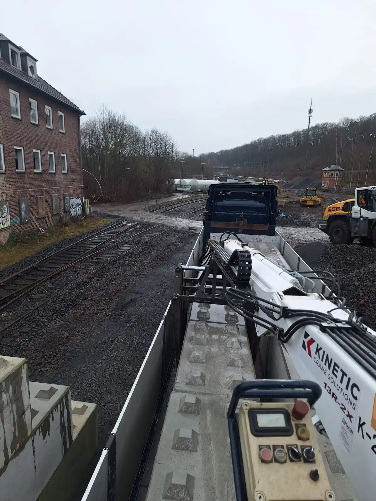 Betonblokken transport met autolaadkraan