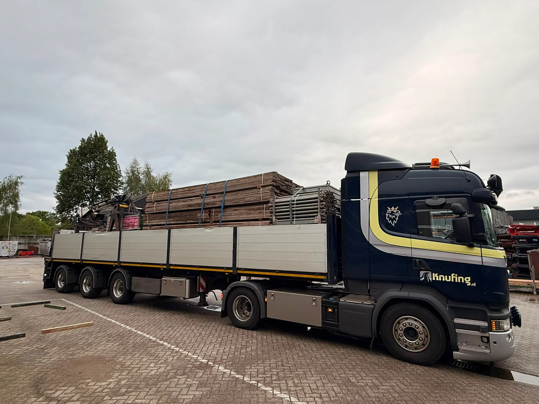 Een foto van steiger transport bij Knufing Transport