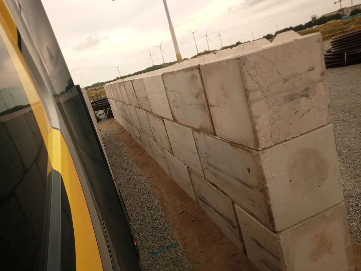 Stapelblokken klaar voor transport naar de bouwplaats
