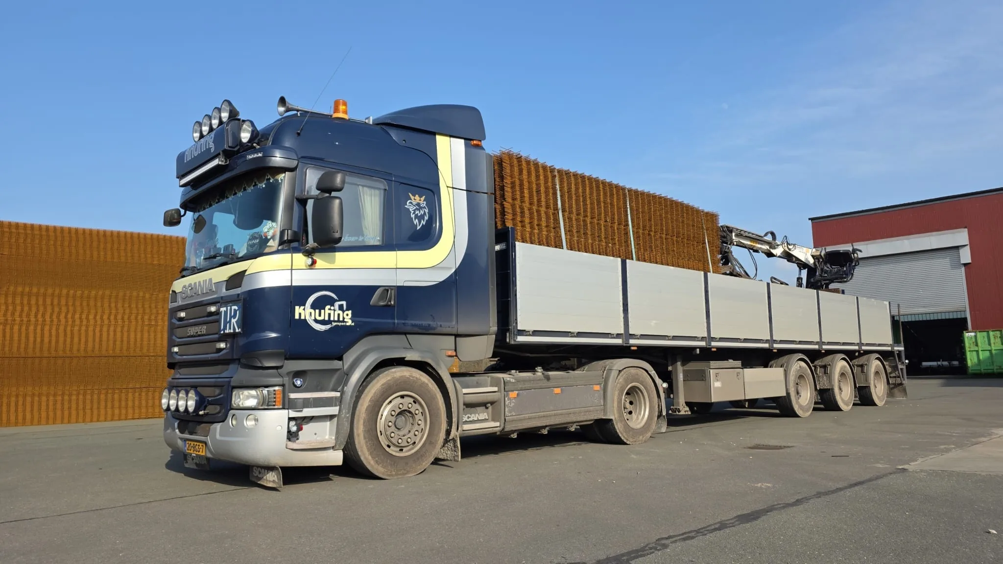 Staalmatten geladen voor transport naar België